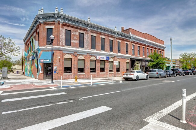 Primary Photo - 2711 Welton St