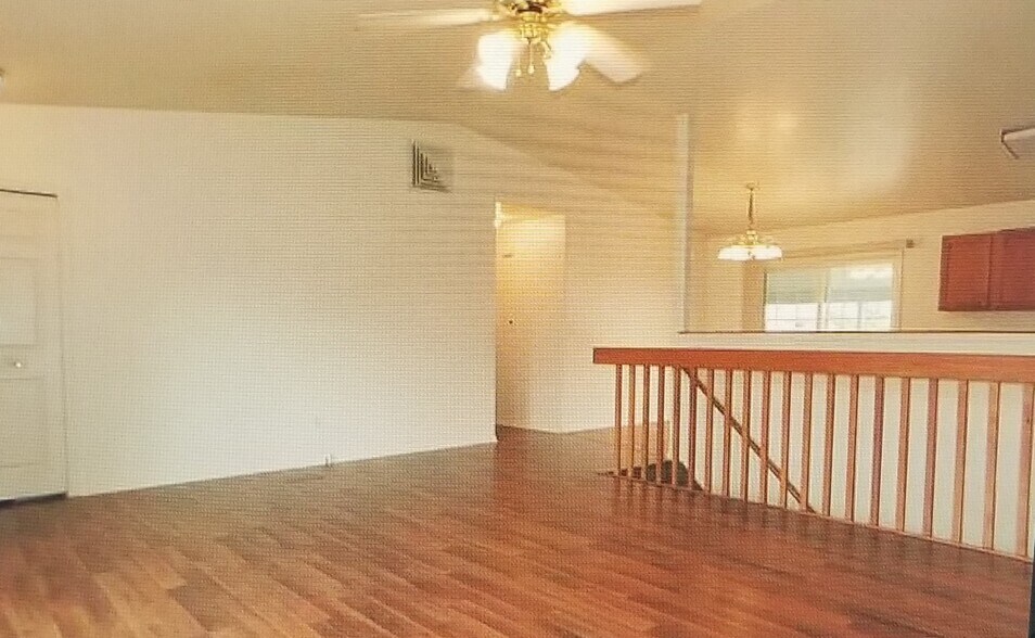 Building Photo - 458 W Lookout Dr