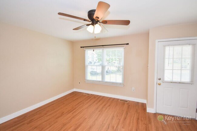 Building Photo - 2585 Jean Dr