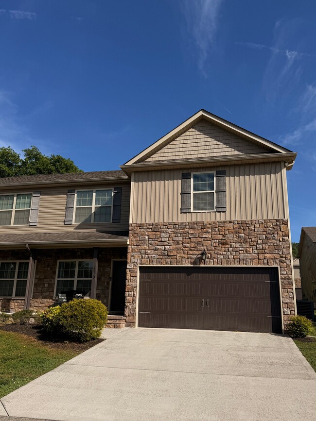 Building Photo - 2410 Galesburg Way,