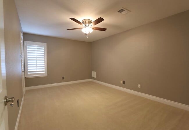 Building Photo - 2842 River Birch Dr