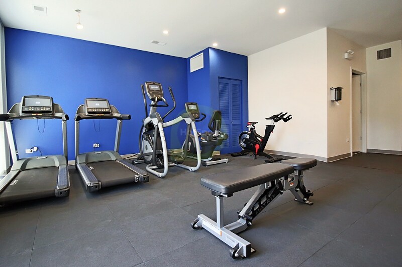 Building Photo - 824 N Milwaukee Ave