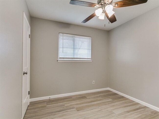 Building Photo - 202 Thompson Dr