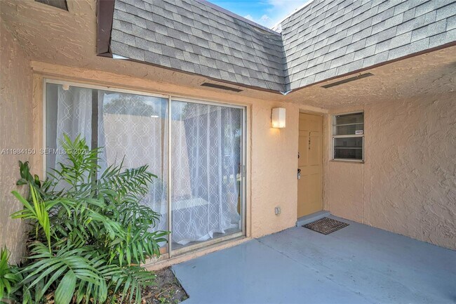 Building Photo - 7344 SW 8th Ct