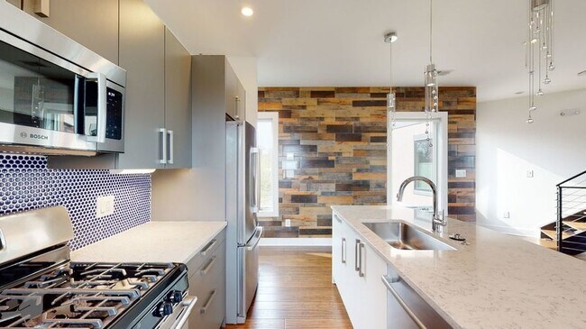 Building Photo - 1103 9th St NE