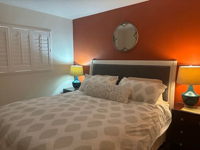Building Photo - Fully Furnished 2 Bed / 1 Bath Condo Near Downtown La Mesa