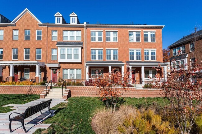 Building Photo - Beautiful Four Bedroom Abode in Brookland/...