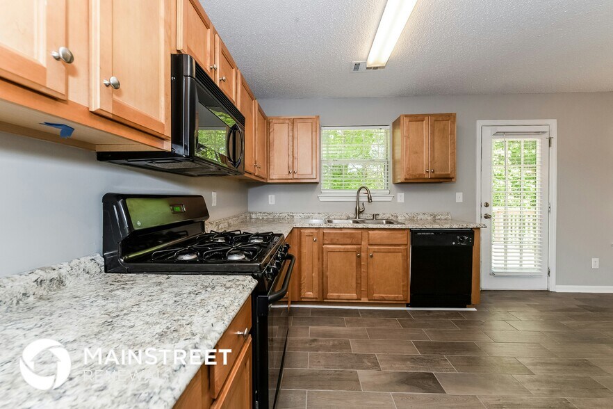 Building Photo - 3379 Creekview Dr