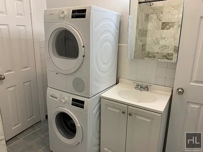 Building Photo - Modern 3BR in the Heart of the East Village – In-Unit W/D & Dishwasher!