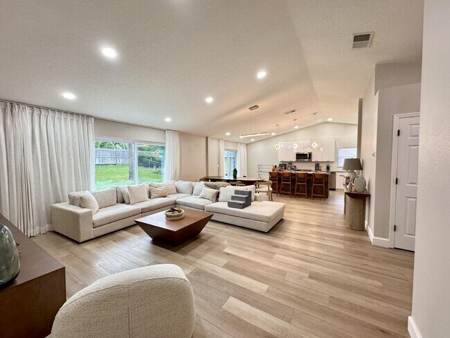 Building Photo - Stylish 3-Bedroom Home with Solar Panels, Modern Upgrades & Pet-Friendly