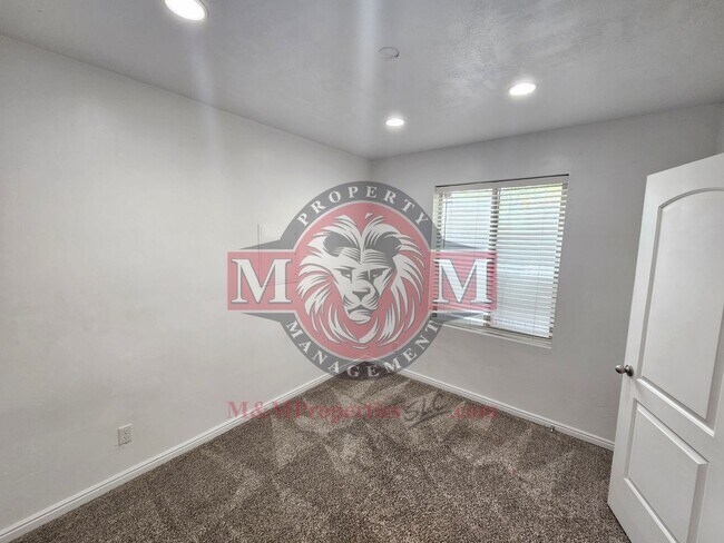 Building Photo - Great 5 Bed 2.5 Bath Home Newly Remodeled