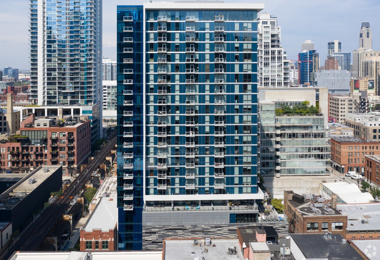 Oakwood Residence Chicago River North Chicago Il Apartment Finder