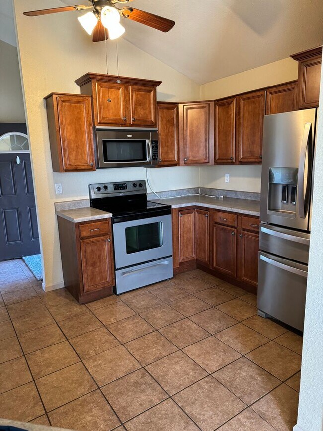 Building Photo - 403 Camel Ct