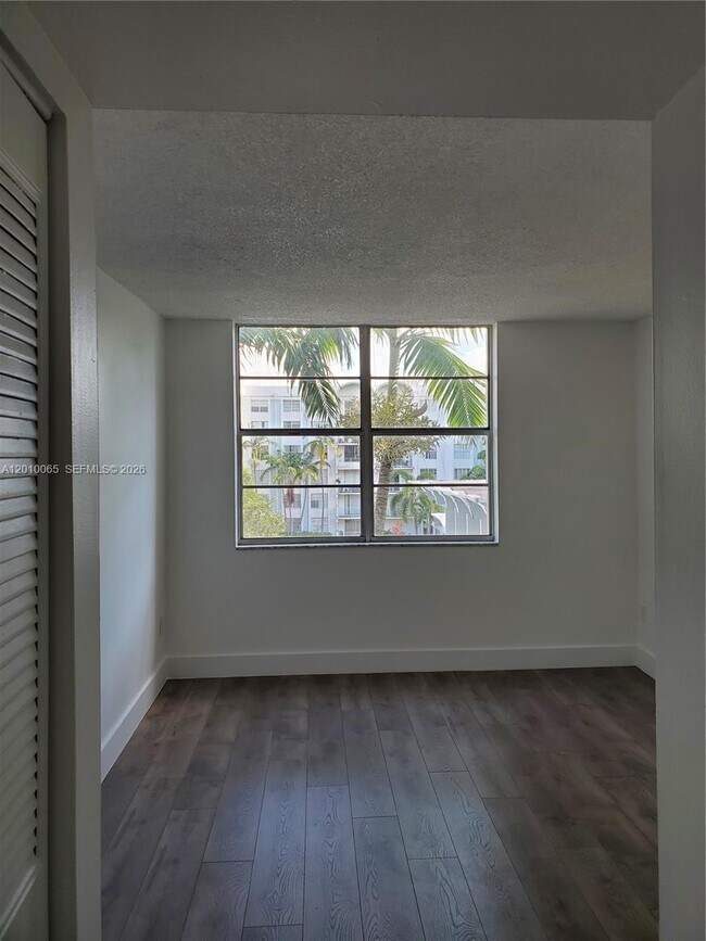 Building Photo - 496 NW 165th St