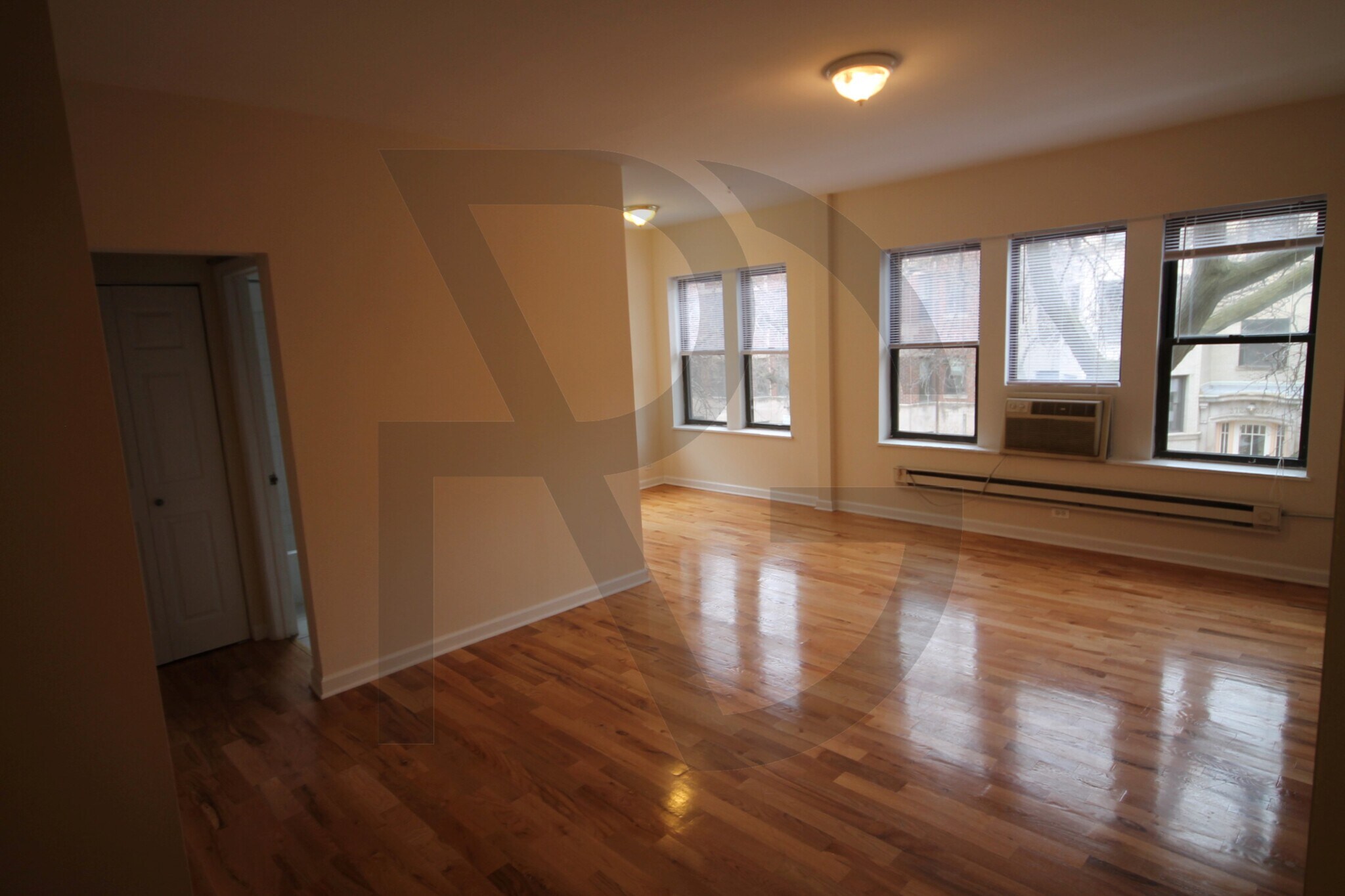 Building Photo - 3721 N Pine Grove Ave