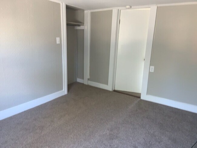 Building Photo - 176-176 E High St