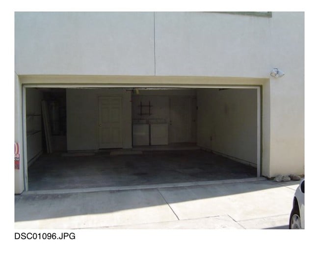 Building Photo - 3420 Sherbourne Dr