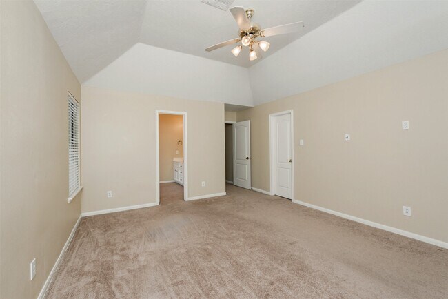 Building Photo - 215 Sunset Ridge Dr