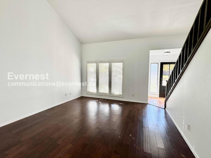 Building Photo - 5117 S Lions Ave