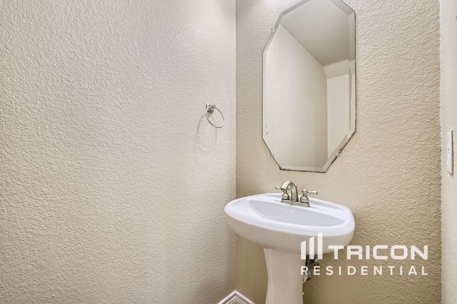 Building Photo - 5001 Pallas Ct