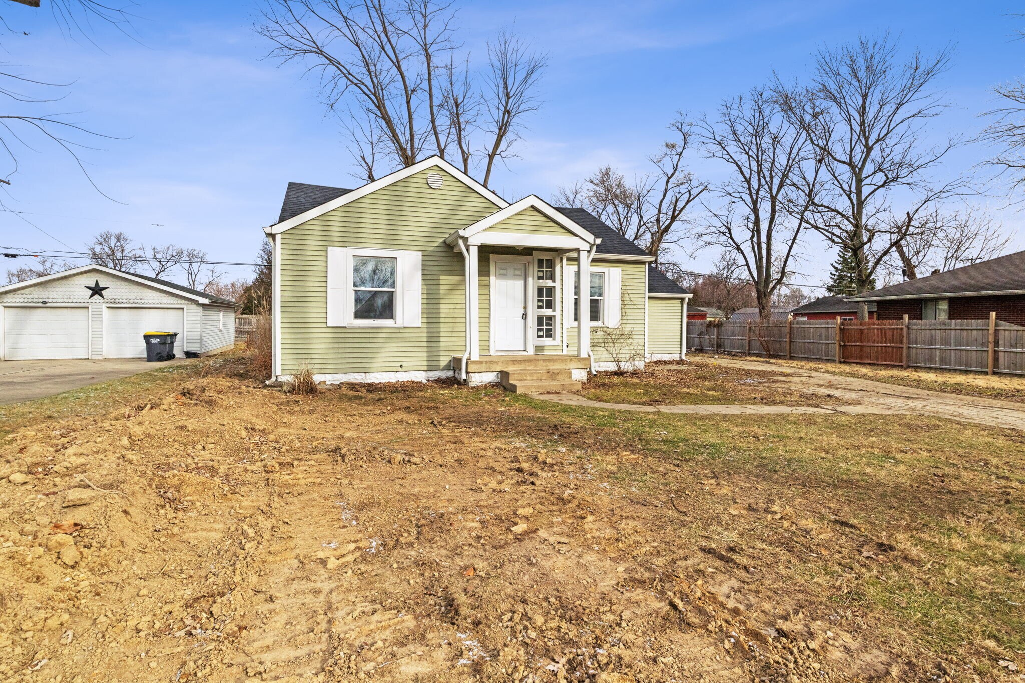 Building Photo - 522 W Vinyard St