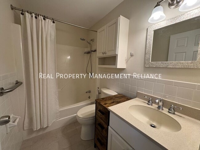 Building Photo - 20 Central St