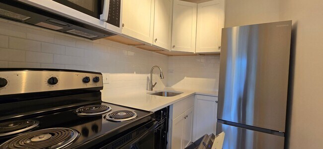 Building Photo - Everything is new! Harvard Sq! Walk to T! Large 1bd with balcony! Parking included!