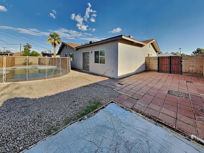 Building Photo - 1211 W Elna Rae St