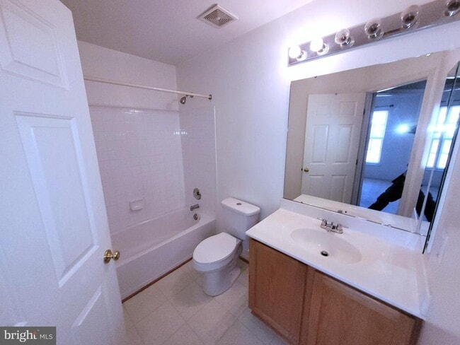 Building Photo - 4008 Spirea Ct