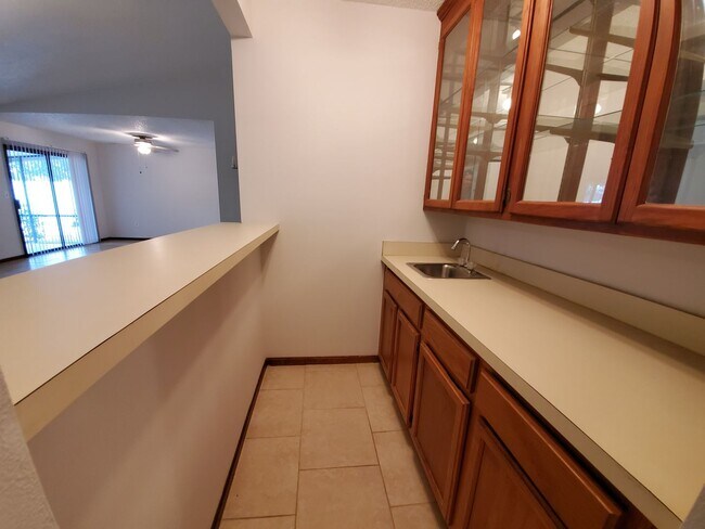 Building Photo - Spacious 3 bedroom/2bath/2 car garage in Lake Sarasota - Coming February