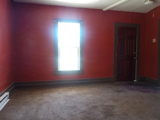 Building Photo - 2 Bedroom 1 Bathroom
