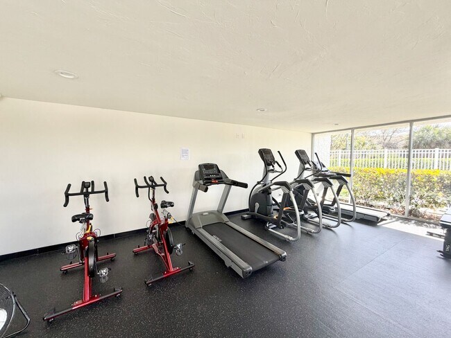 Building Photo - ** GRANADA LAKES ** 1 BED / 1 BATH CONDO - GREAT LOCATION - SMALL PET OK! - ANNUAL RENTAL