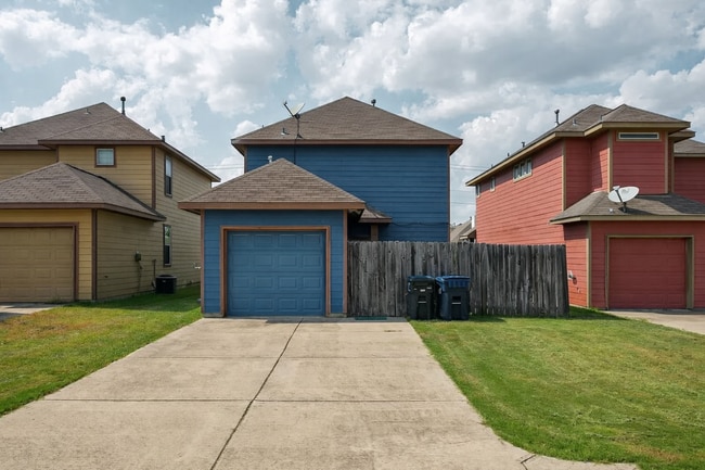 Building Photo - 908 Eagle Ave