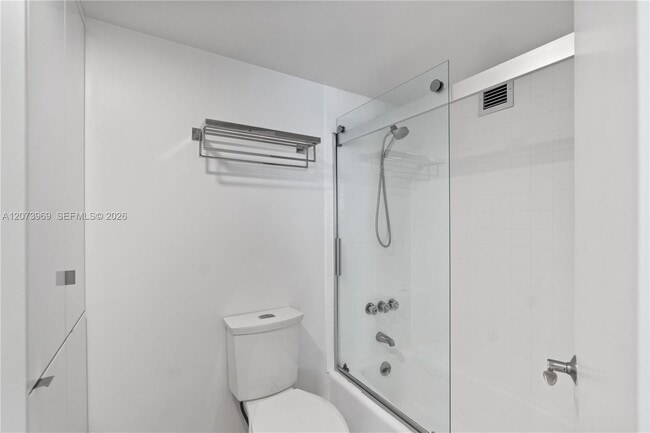 Building Photo - 9250 W Bay Harbor Dr