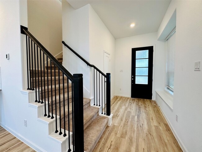 Building Photo - 4143 Champlain Wy