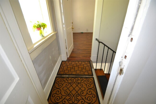 Building Photo - 1517 Bonnie Brae St