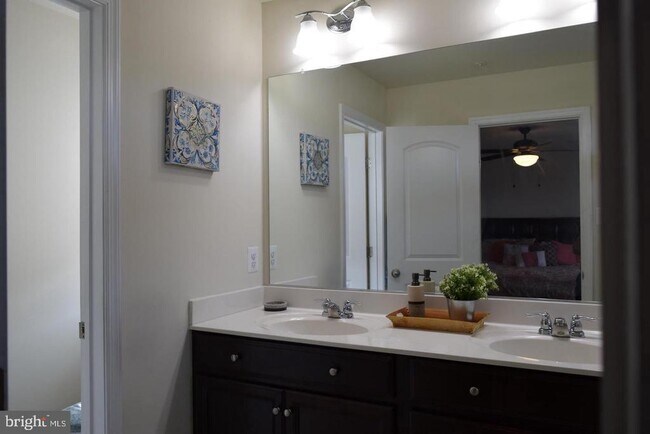 Building Photo - 1135 Carinoso Cir