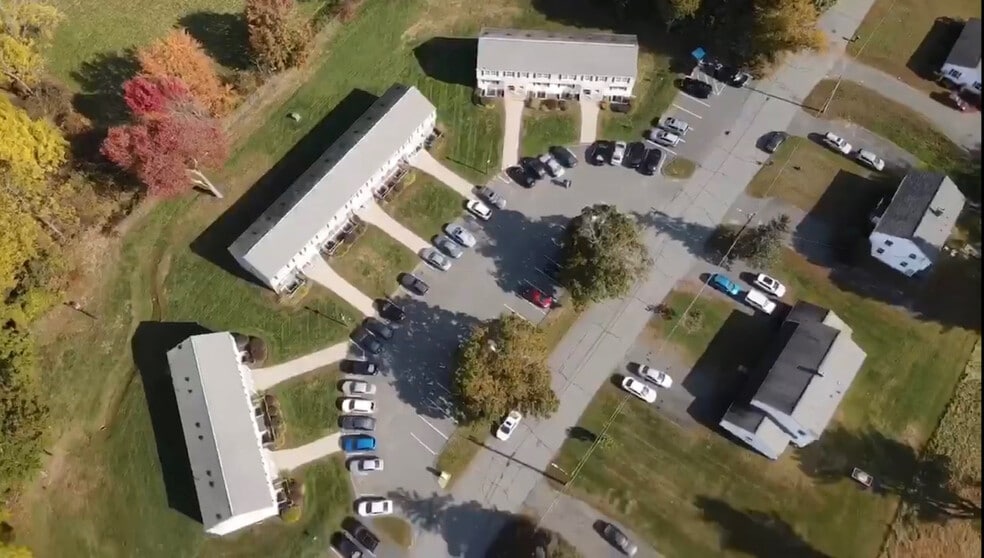 Building Photo - 24 Hobart Ln