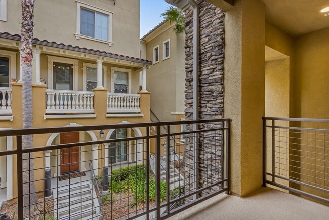 Building Photo - Lux 2 Bed 2 Bath Condo at the Spectrum!