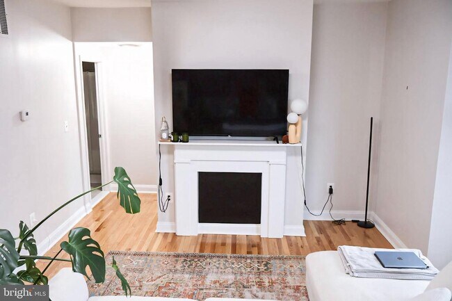 Building Photo - 1734 Bolton St