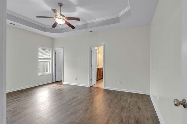 Building Photo - 402 Derrick Dr