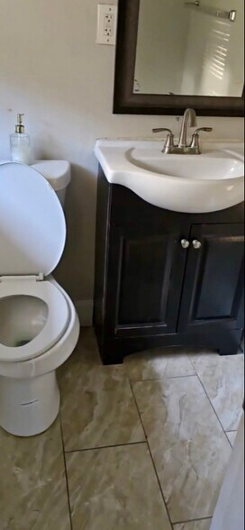 Building Photo - 4970 Gardiner Dr