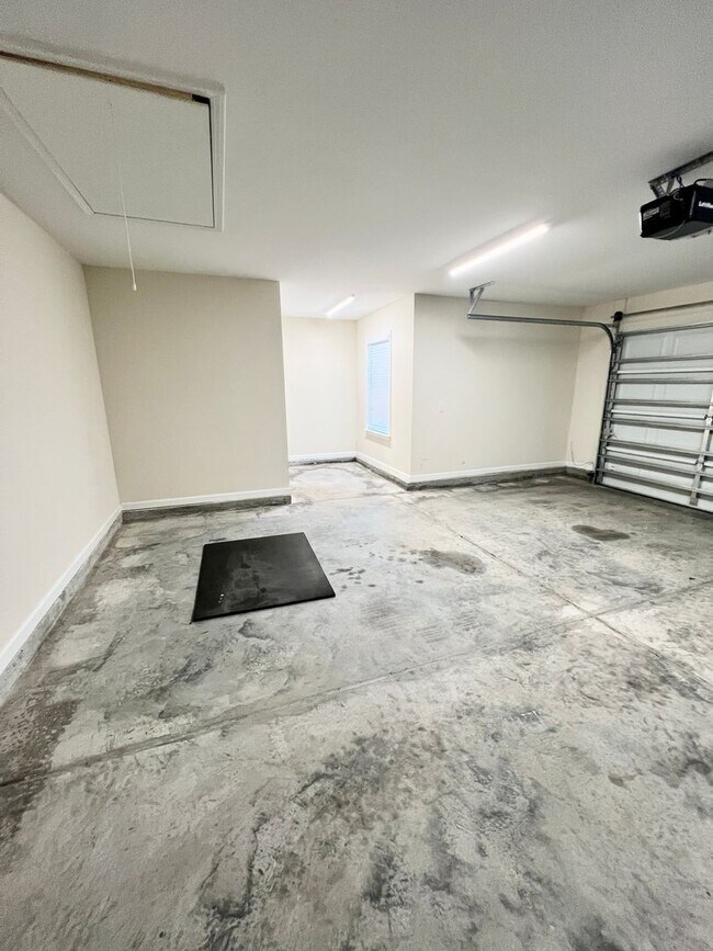 Building Photo - Beautiful home in Woodland Lakes! Extended...