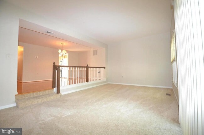 Building Photo - 5676 Ridge View Dr