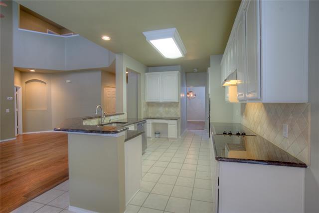 Building Photo - 11161 Balcones Dr