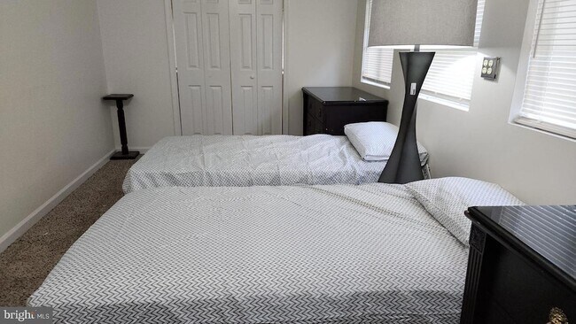 Building Photo - 12411 Thompson Rd