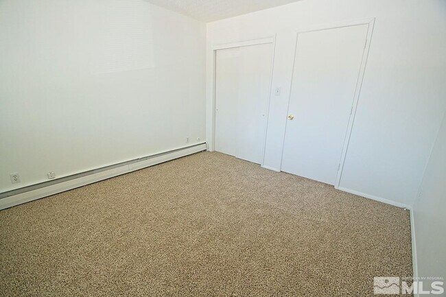 Building Photo - 511 Country Village Dr