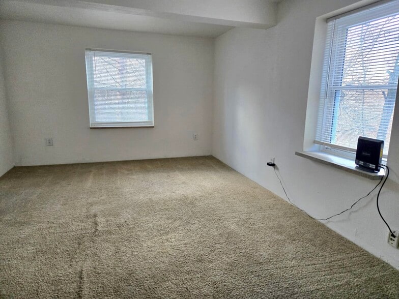Upstairs Bedroom - 2612 Louisiana Ave