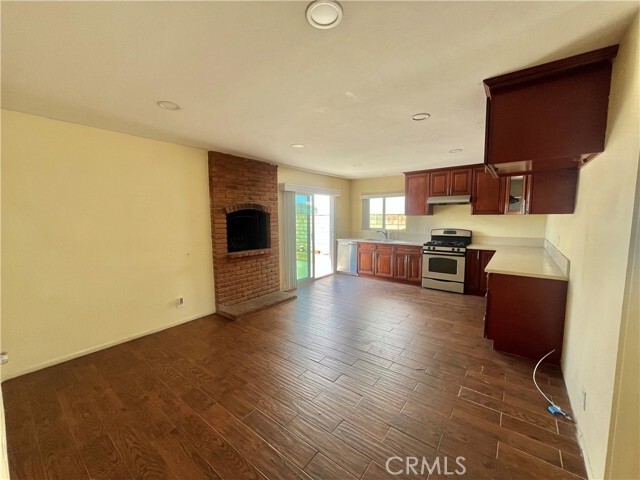 Building Photo - 4946 E Glenview Ave