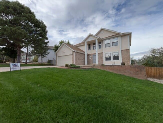 Primary Photo - Northwest Tri-Level 5 Bedroom Home For Rent!